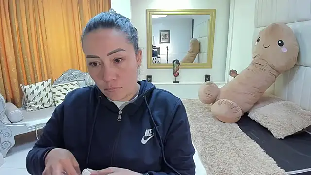 Snapshot of gaby_trent chatting on November 2025 02:16:01 PM gaby trent online show from November 2025 02:16:01 PM