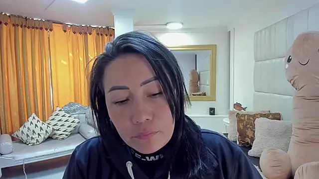 Snapshot of gaby_trent chatting on November 2025 03:37:02 PM gaby trent online show from November 2025 03:37:02 PM