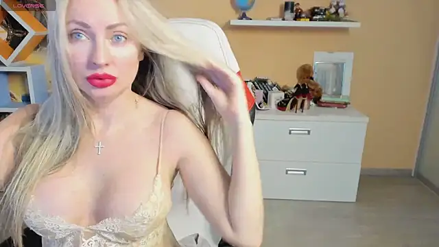 Veola new online show from March 2025 03:20:01 AM