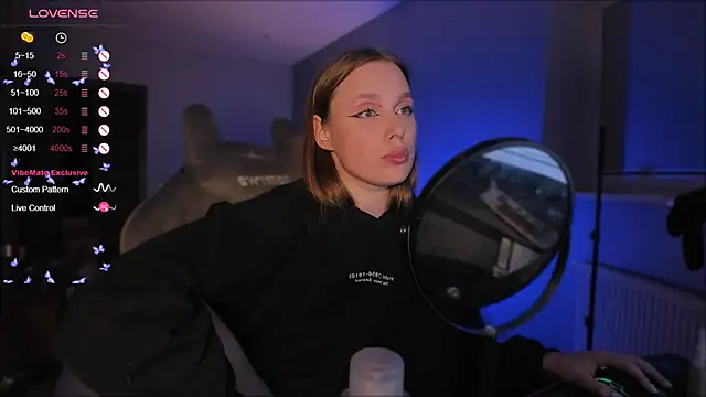 Snapshot of Rachel_Ro chatting on December 2024 10:52:01 PM Rachel Ro online show from December 2024 10:52:01 PM