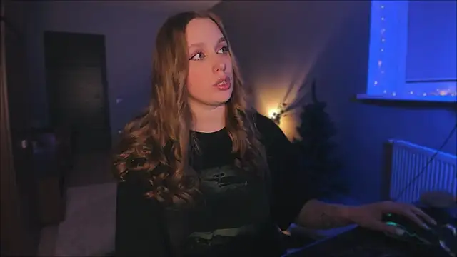 Snapshot of Rachel_Ro chatting on December 2024 09:53:02 PM Rachel Ro online show from December 2024 09:53:02 PM