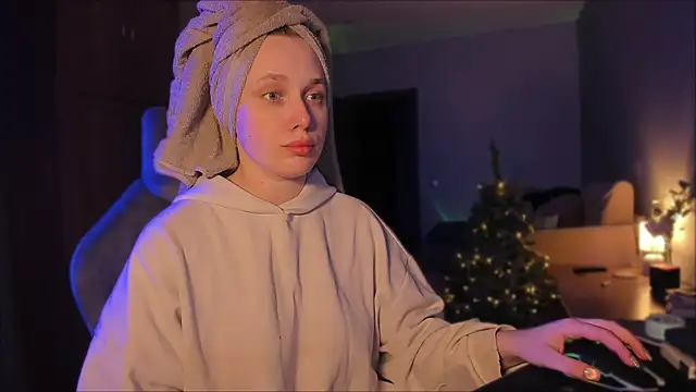 Snapshot of Rachel_Ro chatting on December 2024 03:42:02 PM Rachel Ro online show from December 2024 03:42:02 PM