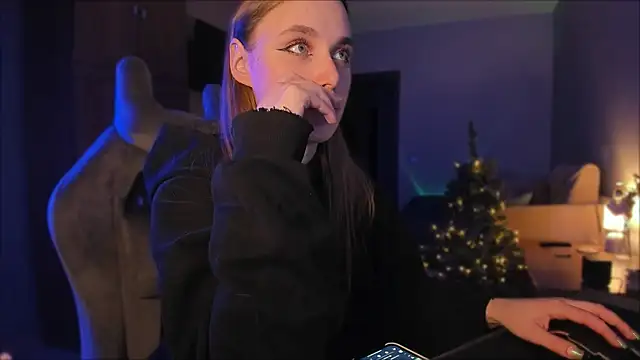 Snapshot of Rachel_Ro chatting on December 2024 05:33:02 PM Rachel Ro online show from December 2024 05:33:02 PM