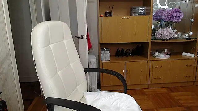 Mika Passion online show from January 2025 12:47:02 PM