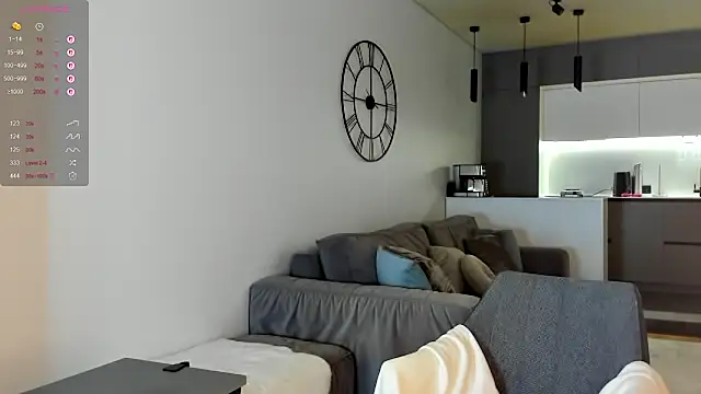 Juicy Bella online show from September 2025 02:50:02 PM