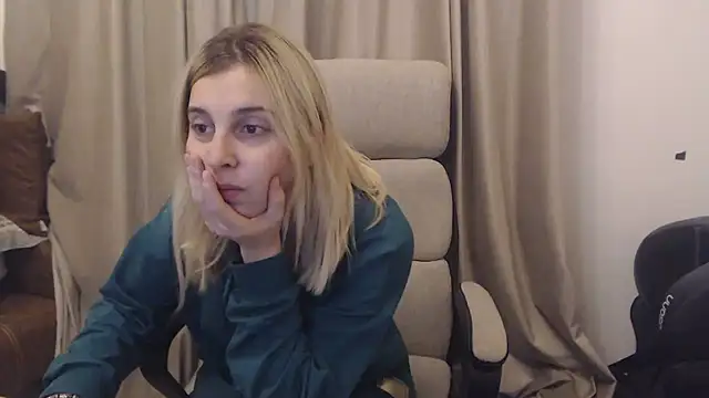 Snapshot of Aliss_Hottie chatting on November 2025 05:45:02 PM Aliss Hottie online show from November 2025 05:45:02 PM