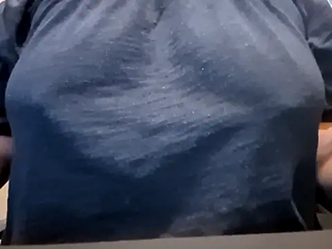 Snapshot of SensualATease chatting on October 2025 02:43:02 PM SensualATease online show from October 2025 02:43:02 PM