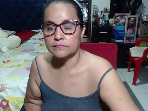 Snapshot of pervert_mommy_ chatting on January 2025 11:11:01 AM pervert mommy online show from January 2025 11:11:01 AM