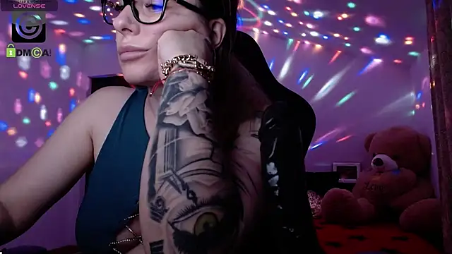 Snapshot of SonyaDevon chatting on December 2024 10:58:01 AM SonyaDevon online show from December 2024 10:58:01 AM