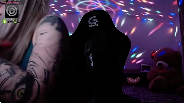 Snapshot of SonyaDevon chatting on January 2025 04:09:01 AM SonyaDevon online show from January 2025 04:09:01 AM