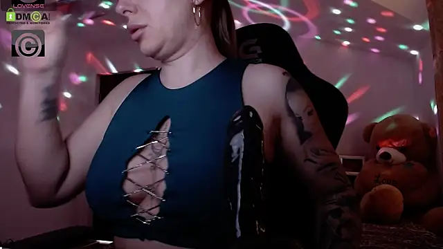 Snapshot of SonyaDevon chatting on January 2025 07:11:02 AM SonyaDevon online show from January 2025 07:11:02 AM