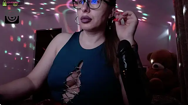 Snapshot of SonyaDevon chatting on January 2025 04:06:01 AM SonyaDevon online show from January 2025 04:06:01 AM