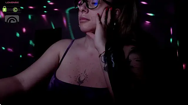 Snapshot of SonyaDevon chatting on January 2025 07:48:02 PM SonyaDevon online show from January 2025 07:48:02 PM