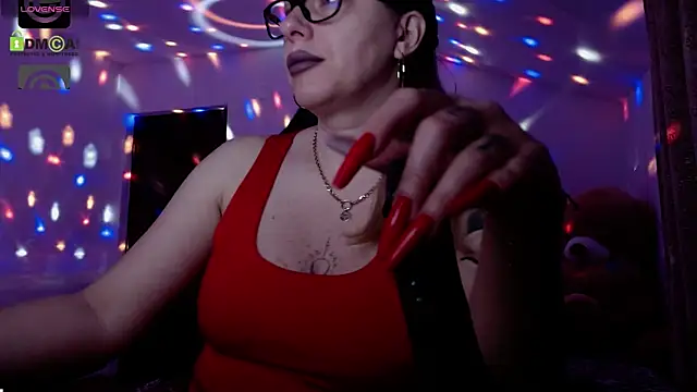 Snapshot of SonyaDevon chatting on February 2025 04:11:02 AM SonyaDevon online show from February 2025 04:11:02 AM