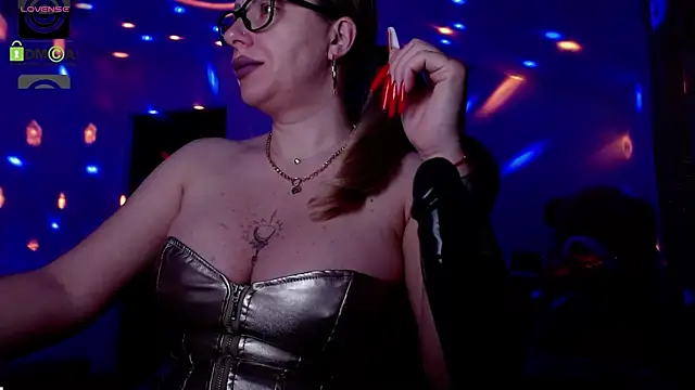 Snapshot of SonyaDevon chatting on February 2025 04:12:01 AM SonyaDevon online show from February 2025 04:12:01 AM