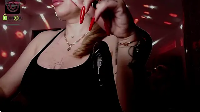 Snapshot of SonyaDevon chatting on February 2025 04:14:02 AM SonyaDevon online show from February 2025 04:14:02 AM