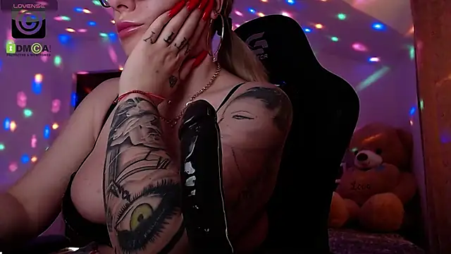 Snapshot of SonyaDevon chatting on February 2025 10:48:02 AM SonyaDevon online show from February 2025 10:48:02 AM