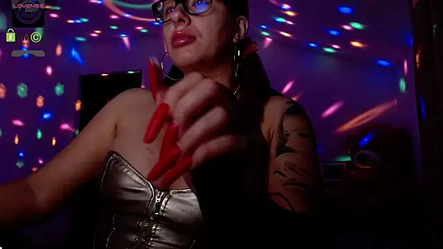 Snapshot of SonyaDevon chatting on March 2025 04:07:01 AM SonyaDevon online show from March 2025 04:07:01 AM