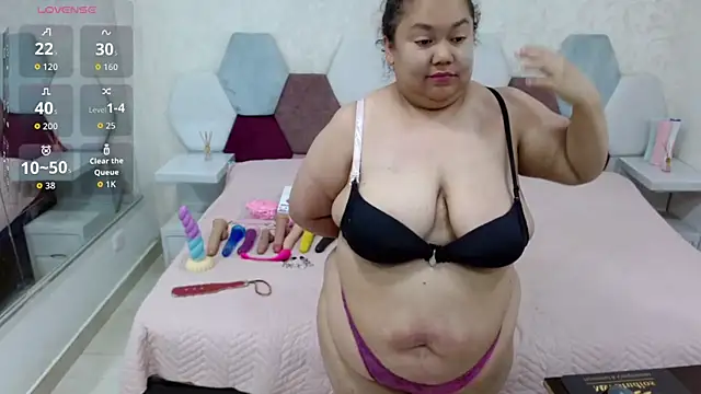 Snapshot of angel_blue chatting on April 2026 07:58:01 PM angel blue online show from April 2026 07:58:01 PM