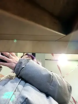 Snapshot of Frost_foxy chatting on December 2024 05:15:01 AM Frost foxy online show from December 2024 05:15:01 AM