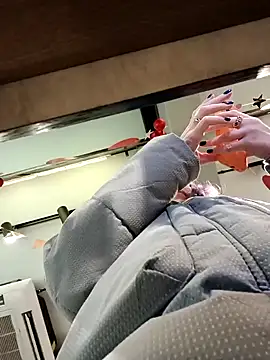 Snapshot of Frost_foxy chatting on December 2024 05:29:02 AM Frost foxy online show from December 2024 05:29:02 AM