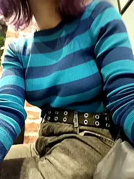 Snapshot of Frost_foxy chatting on December 2024 05:23:01 AM Frost foxy online show from December 2024 05:23:01 AM