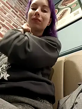 Snapshot of Frost_foxy chatting on January 2025 05:37:02 AM Frost foxy online show from January 2025 05:37:02 AM