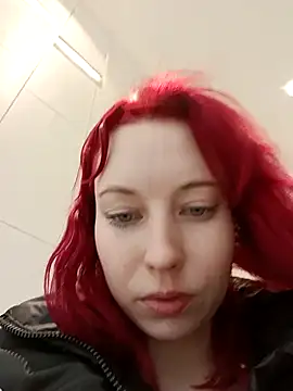 Snapshot of Frost_foxy chatting on March 2025 06:42:02 AM Frost foxy online show from March 2025 06:42:02 AM