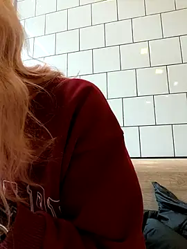 Snapshot of Frost_foxy chatting on October 2025 02:21:02 AM Frost foxy online show from October 2025 02:21:02 AM