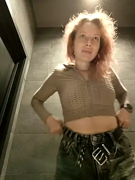 Snapshot of Frost_foxy chatting on October 2025 02:45:02 AM Frost foxy online show from October 2025 02:45:02 AM