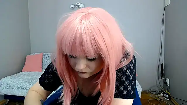 Estheri online show from February 2025 01:54:01 PM