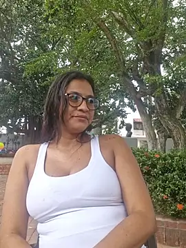 Snapshot of DAELAA chatting on February 2025 09:47:02 PM DAELAA online show from February 2025 09:47:02 PM