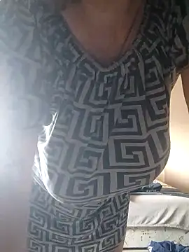 Snapshot of Elza01 chatting on February 2025 06:33:01 AM Elza01 online show from February 2025 06:33:01 AM