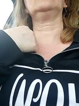 Snapshot of Elza01 chatting on March 2025 06:16:02 AM Elza01 online show from March 2025 06:16:02 AM