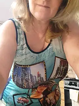 Snapshot of Elza01 chatting on March 2025 10:13:02 AM Elza01 online show from March 2025 10:13:02 AM