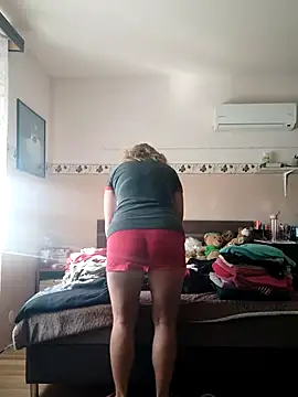 Snapshot of Elza01 chatting on September 2025 07:10:02 AM Elza01 online show from September 2025 07:10:02 AM