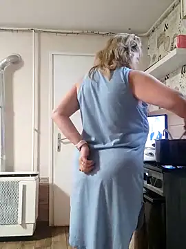 Snapshot of Elza01 chatting on October 2025 05:13:01 AM Elza01 online show from October 2025 05:13:01 AM