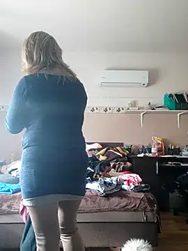 Snapshot of Elza01 chatting on October 2025 08:46:02 AM Elza01 online show from October 2025 08:46:02 AM