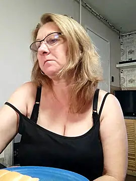 Snapshot of Elza01 chatting on October 2025 06:27:02 AM Elza01 online show from October 2025 06:27:02 AM