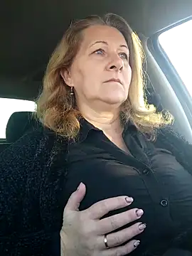 Snapshot of Elza01 chatting on November 2025 06:46:01 AM Elza01 online show from November 2025 06:46:01 AM