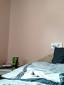 Snapshot of Elza01 chatting on November 2025 07:18:02 AM Elza01 online show from November 2025 07:18:02 AM