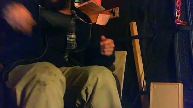 Snapshot of Sitonmyface2020@xh chatting on December 2025 05:43:02 PM Sitonmyface2020xh online show from December 2025 05:43:02 PM