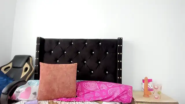 ebonnylatinx online show from September 2025 02:44:02 PM