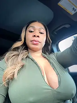 Snapshot of Belle___ chatting on December 2024 03:43:02 PM Belle online show from December 2024 03:43:02 PM