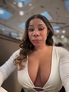 Snapshot of Belle___ chatting on January 2025 10:34:02 PM Belle online show from January 2025 10:34:02 PM