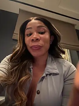 Snapshot of Belle___ chatting on February 2025 02:37:01 AM Belle online show from February 2025 02:37:01 AM