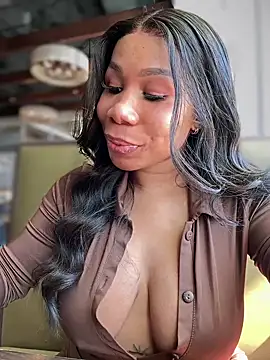 Snapshot of Belle___ chatting on February 2025 05:42:02 PM Belle online show from February 2025 05:42:02 PM