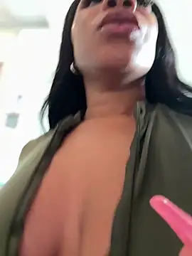 Snapshot of Belle___ chatting on September 2025 02:38:02 PM Belle online show from September 2025 02:38:02 PM