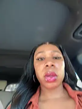 Snapshot of Belle___ chatting on October 2025 04:27:02 PM Belle online show from October 2025 04:27:02 PM