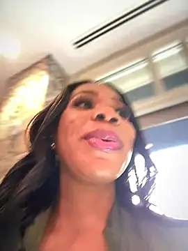 Snapshot of Belle___ chatting on October 2025 02:38:01 PM Belle online show from October 2025 02:38:01 PM